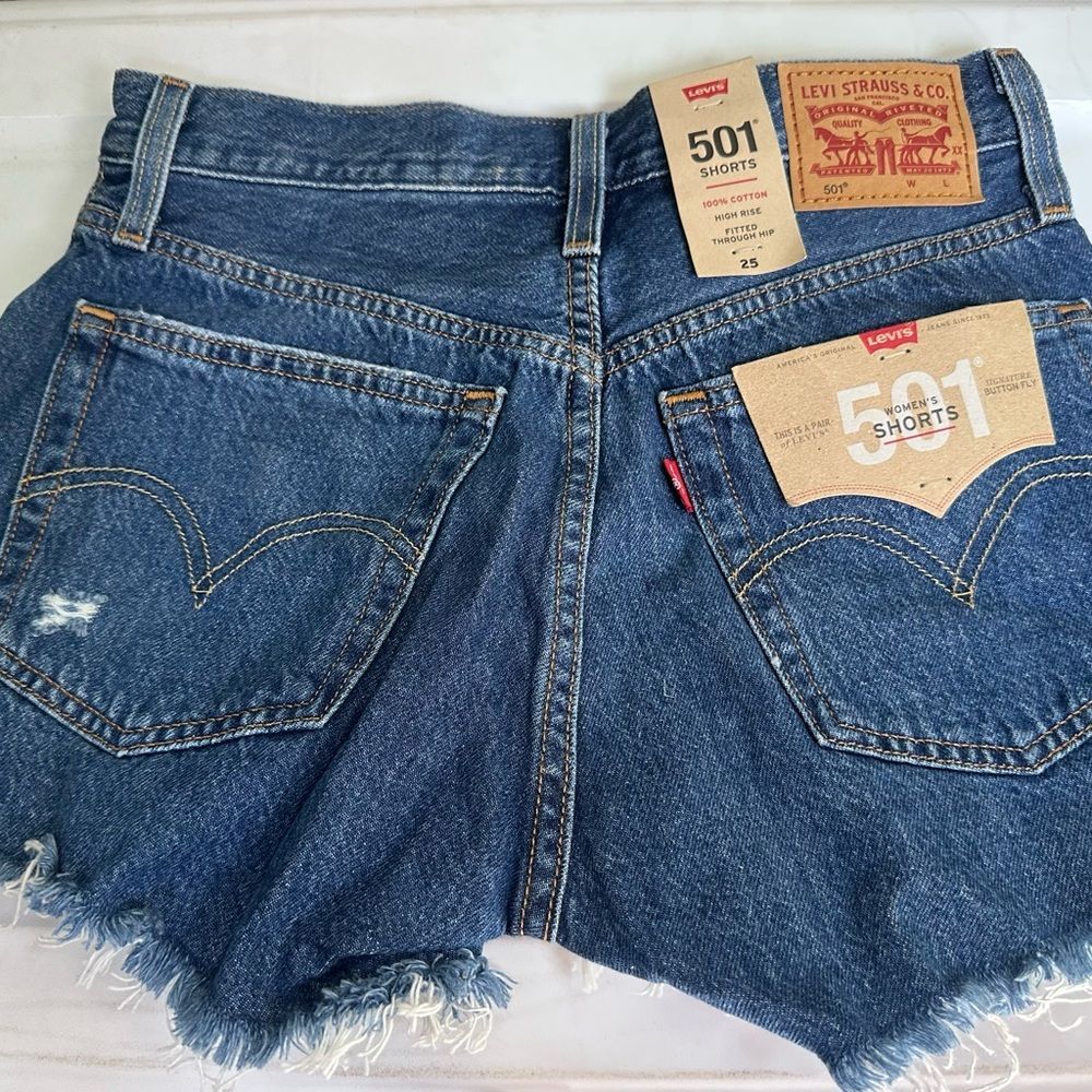 Levi’s 501 Shorts Orginal Style High Rise Women Shorts size 25 NWT - Picture 2 of 4